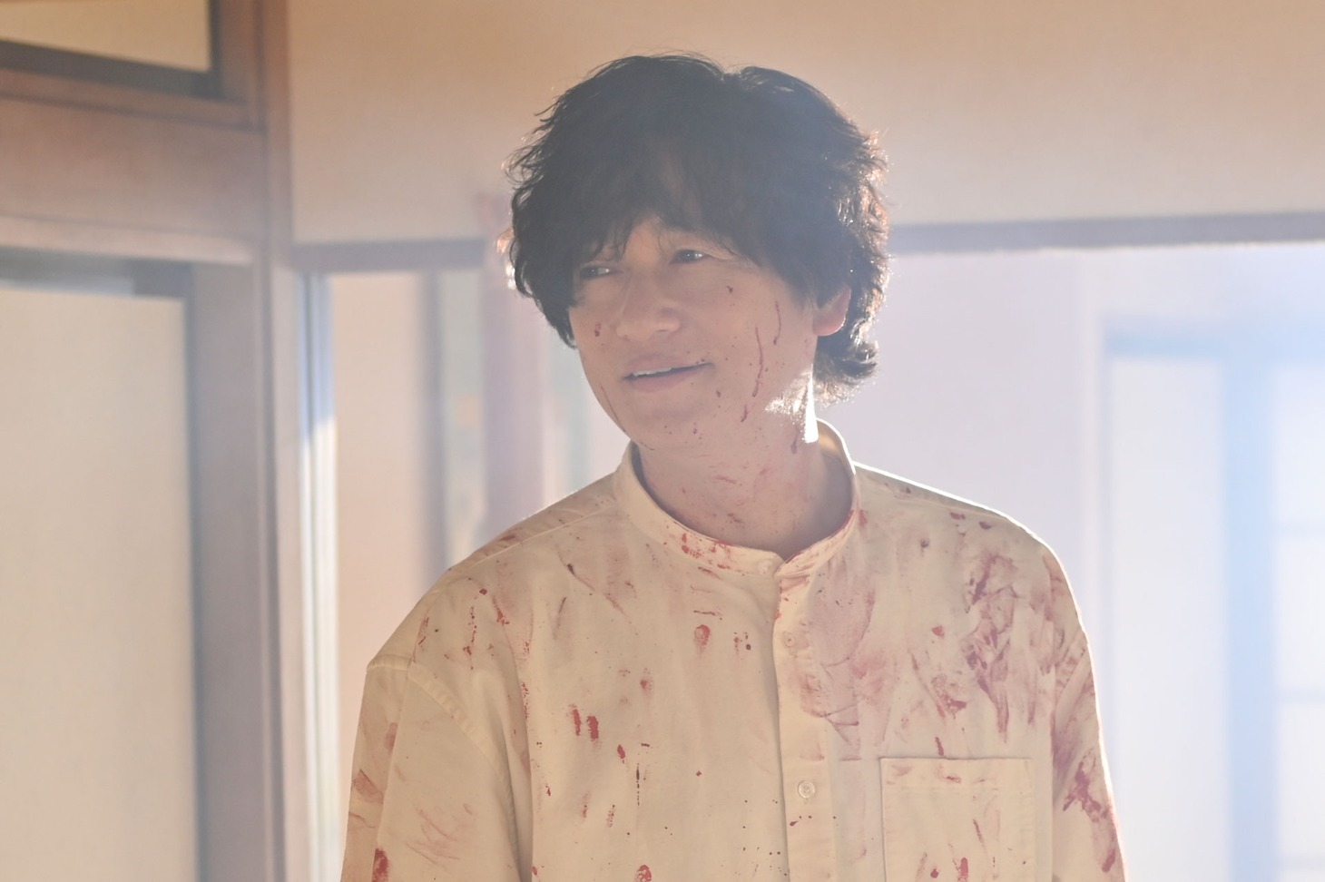 ドラマ「unknown」より、井浦新演じる一条彪牙。