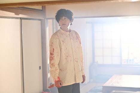 ドラマ「unknown」より、井浦新演じる一条彪牙。