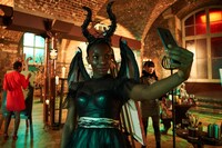 「I MAY DESTROY YOU / アイ・メイ・デストロイ・ユー」場面写真