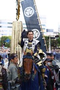 騎馬武者行列に参加した松本潤。