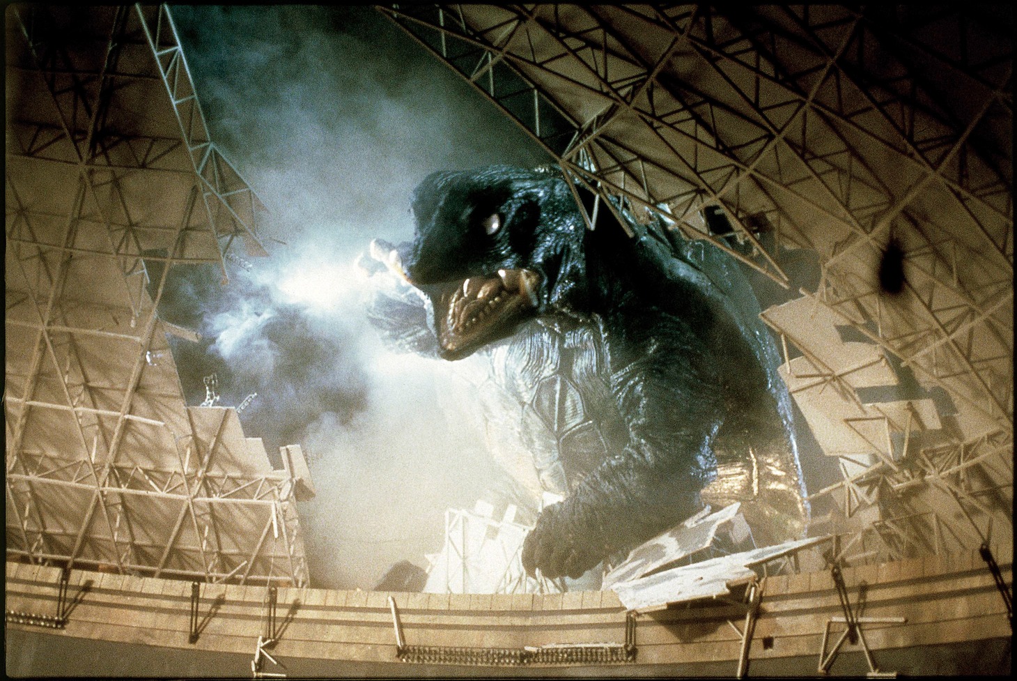 「ガメラ 大怪獣空中決戦（4K・SDR版）」場面写真 (c)KADOKAWA 日本テレビ 博報堂DYメディアパートナーズ/1995