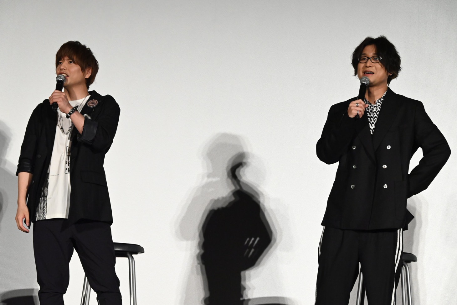 左から仲村宗悟、笠間淳。