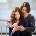 白杖使って歩く山下智久を新木優子が支える「SEE HEAR LOVE」新場面写真