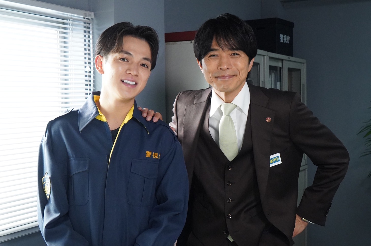 ドラマ「特捜9 season6」より、佐久間朗役の宮近海斗（左）、浅輪直樹役の井ノ原快彦（右）。