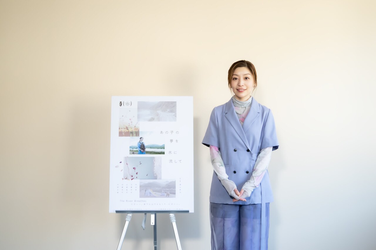 内田慈が主演作「あの子の夢を水に流して」を語るインタビュー映像到着