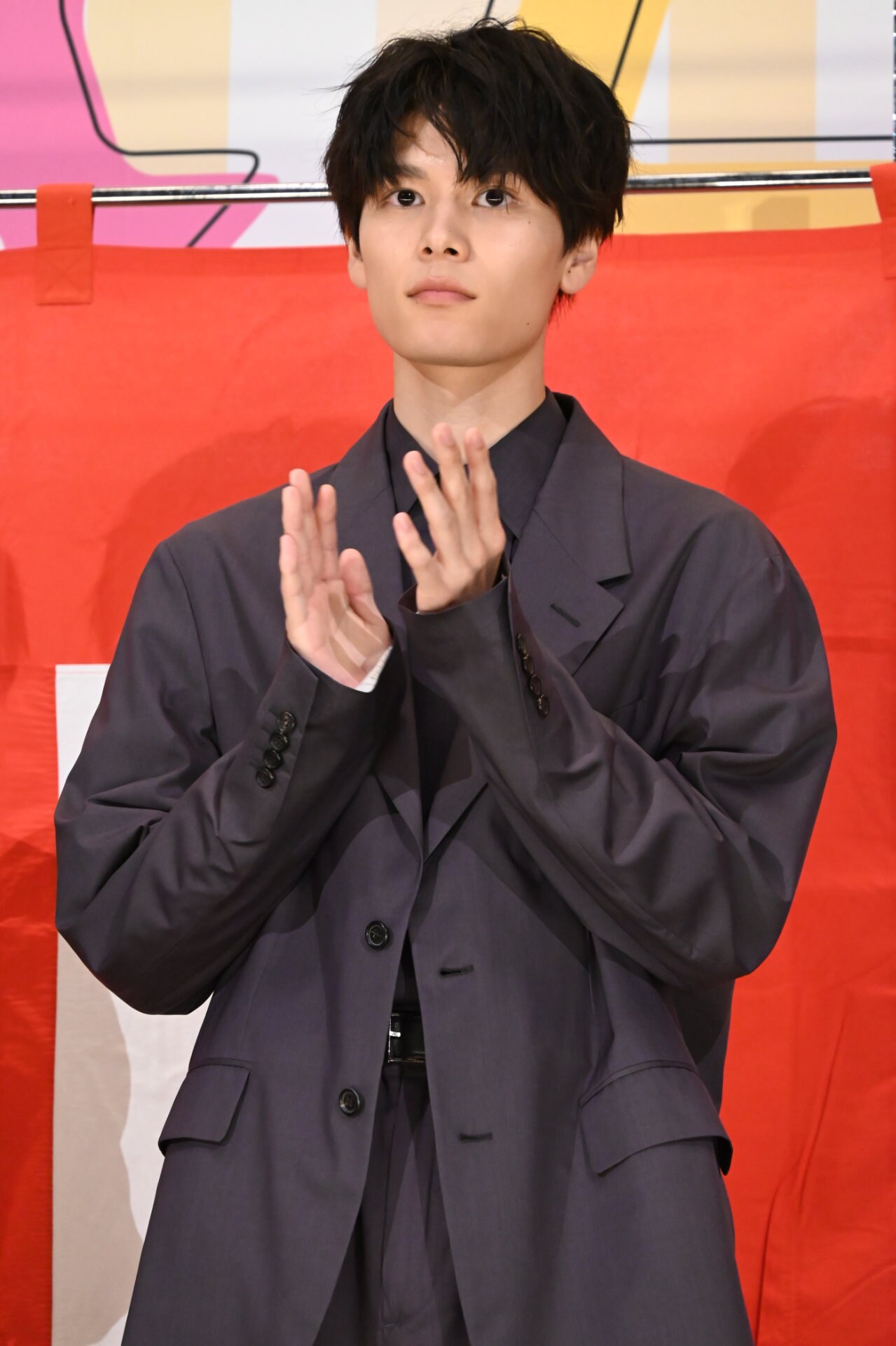 萩原利久 - 「おとななじみ」井上瑞稀、久間田琳加が萩原利久の