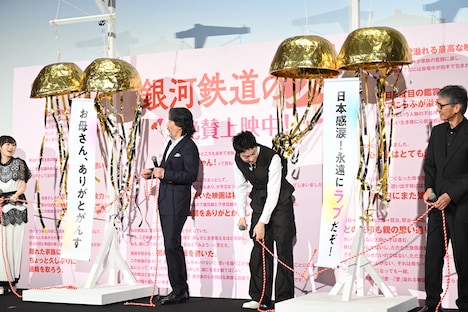 「銀河鉄道の父」公開記念舞台挨拶の様子。