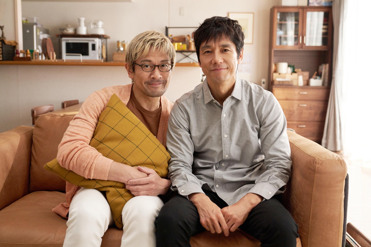 「きのう何食べた？ season2」より、筧史朗役の西島秀俊（右）と矢吹賢二役の内野聖陽（左）。