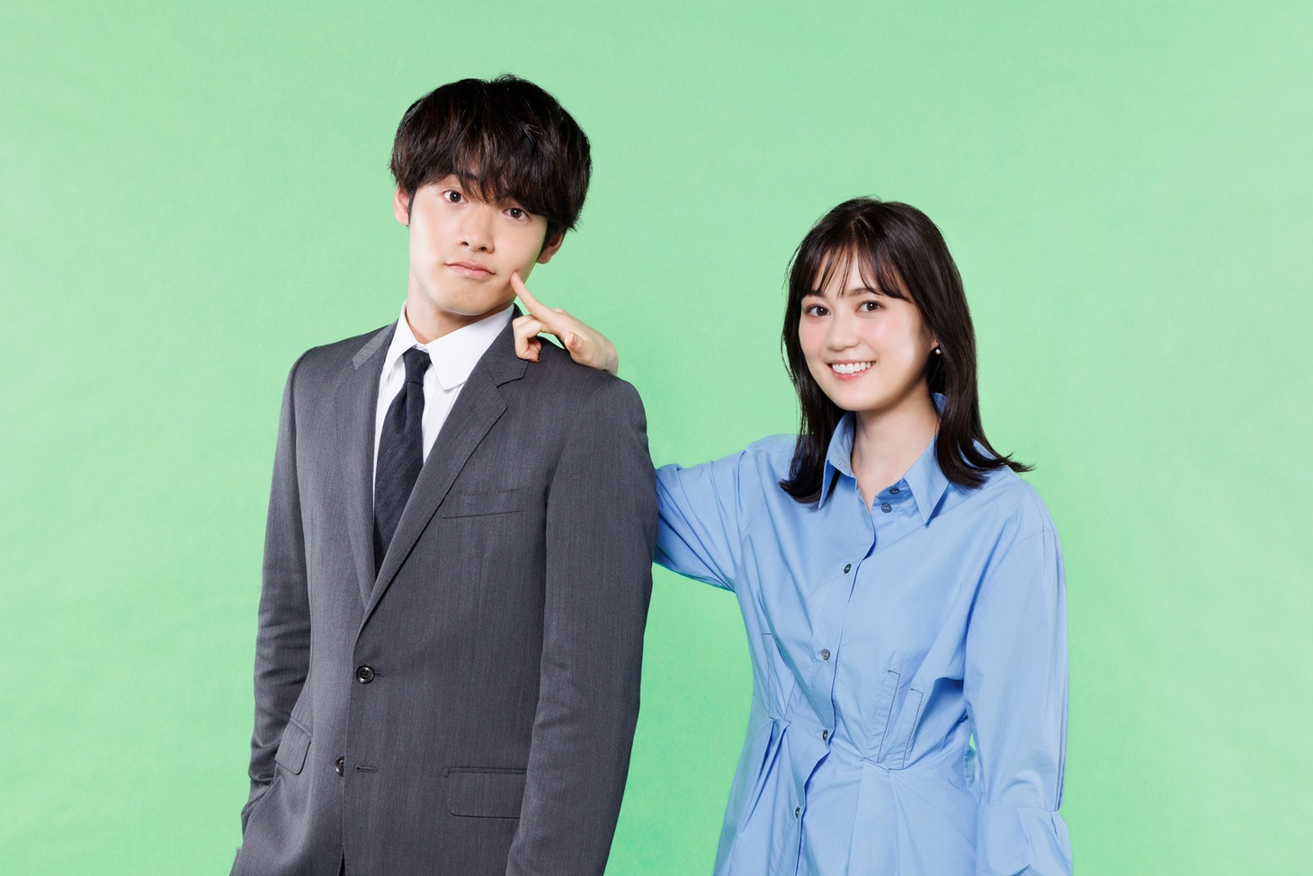 左から向井悟役の赤楚衛二、藤堂美和子役の生田絵梨花。