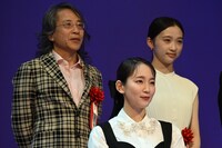 左上から時計回りにオオタヴィン、伊東蒼、吉岡里帆。