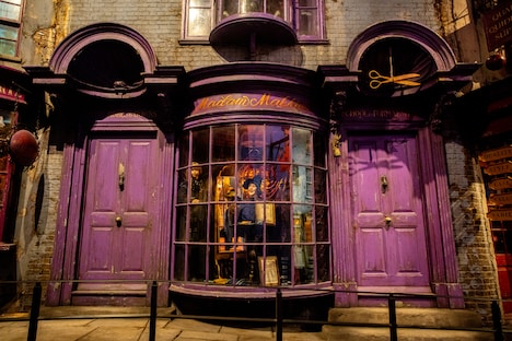 マダム・マルキンの洋装店。