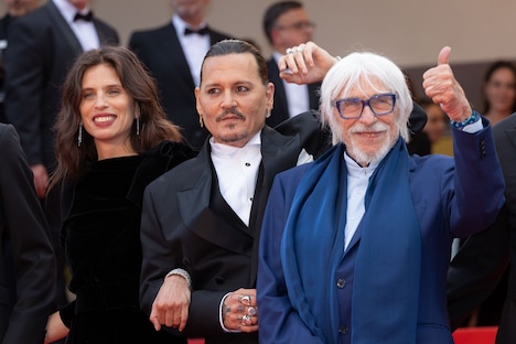 第76回カンヌ国際映画祭の開会式の様子。左からマイウェン、ジョニー・デップ、ピエール・リシャール。（写真提供：Olivier Huitel / Avalon / ゼータ イメージ）