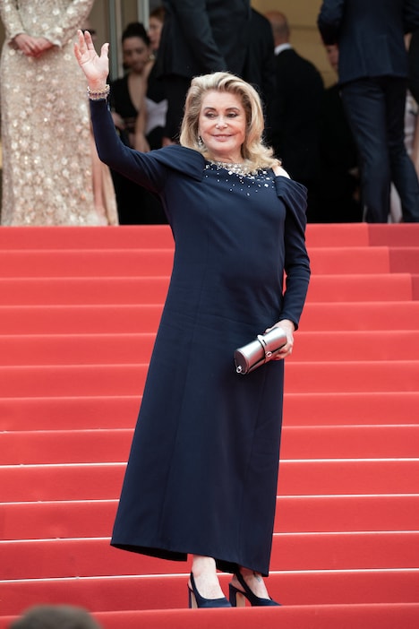 第76回カンヌ国際映画祭の開会式に参加したカトリーヌ・ドヌーヴ。（写真提供：Abaca Press / Niviere David / Abaca / Sipa USA / Newscom / ゼータ イメージ）