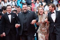 左から第76回カンヌ国際映画祭審査員を務めるポール・ダノ、ドゥニ・メノーシェ、ブリー・ラーソン、審査委員長のリューベン・オストルンド。（写真提供：Abaca Press / Marechal Aurore / Abaca / Sipa USA / Newscom / ゼータ イメージ）