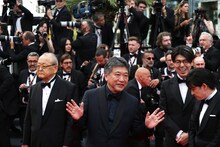 是枝裕和（手前左から2番目）、川村元気（手前左から3番目）。