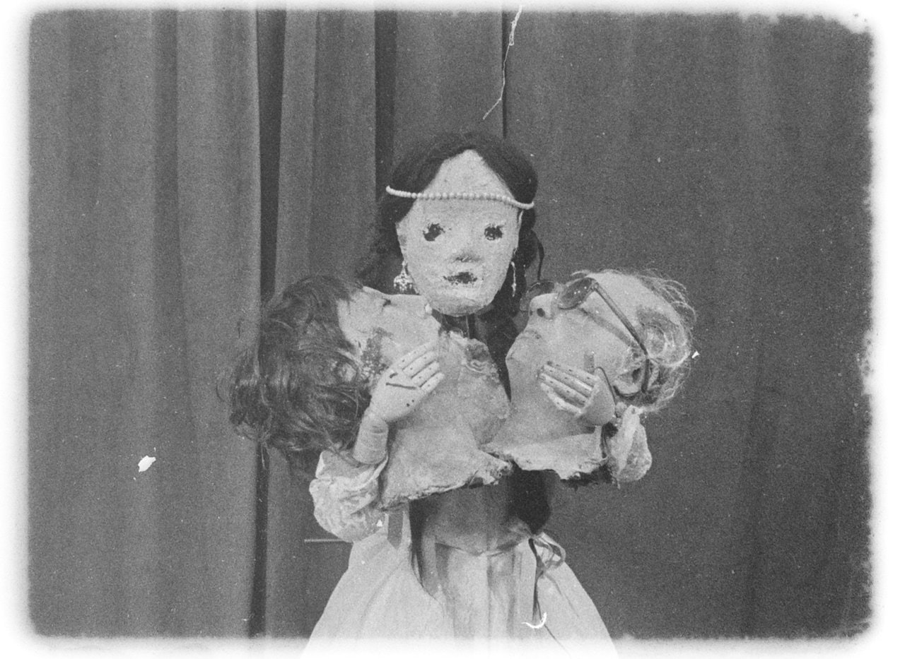 「骨」場面写真 (c)Pista B & Diluvio, 2023