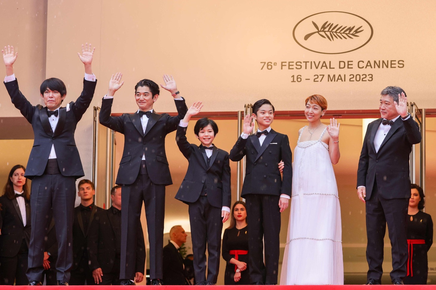 「怪物」第76回カンヌ国際映画祭レッドカーペットの様子。