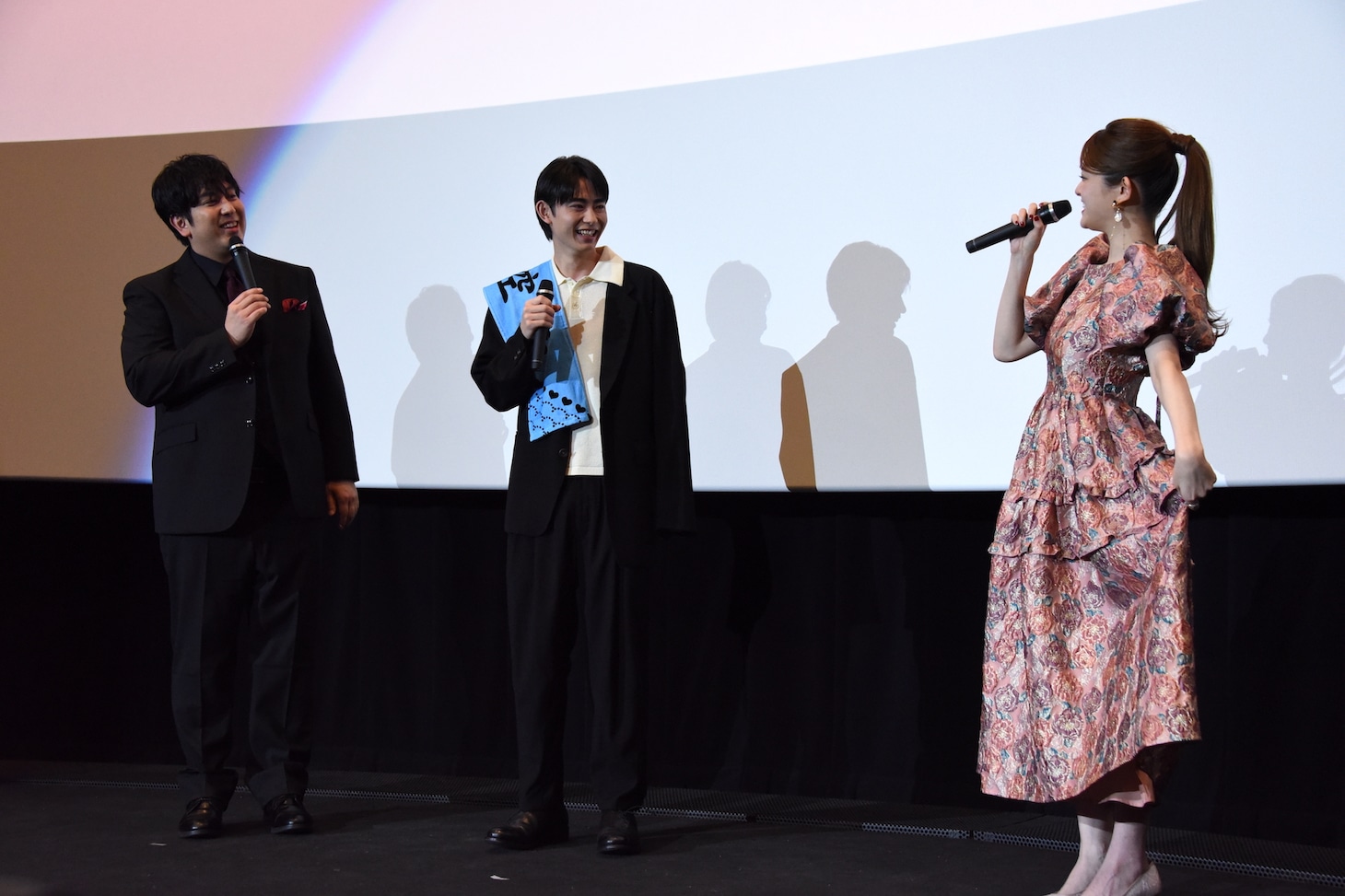 「劇場版 推しが武道館いってくれたら死ぬ」チーム“推し活”舞台挨拶の様子。