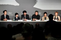 「怪物」第76回カンヌ国際映画祭公式会見の様子。