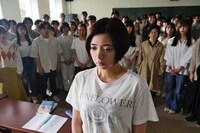 「世にも奇妙な物語'23 夏の特別編」より「視線」場面写真。