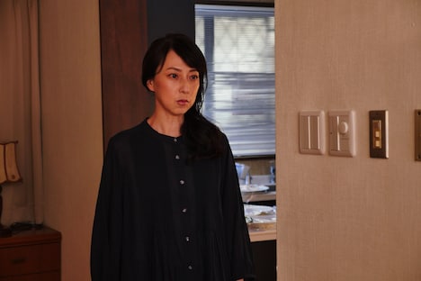 「世にも奇妙な物語'23 夏の特別編」より「視線」場面写真。