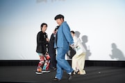 SANADAサミットのシーンでのこだわりの動きを再現する日村勇紀。