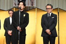 左から生田斗真、三谷幸喜。