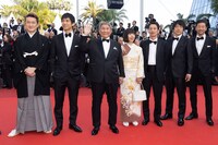 第76回カンヌ国際映画祭でレッドカーペットに登場した「首」の一同。(c)Kazuko Wakayama