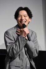 雨男キャラの崩壊を報告する生田斗真。