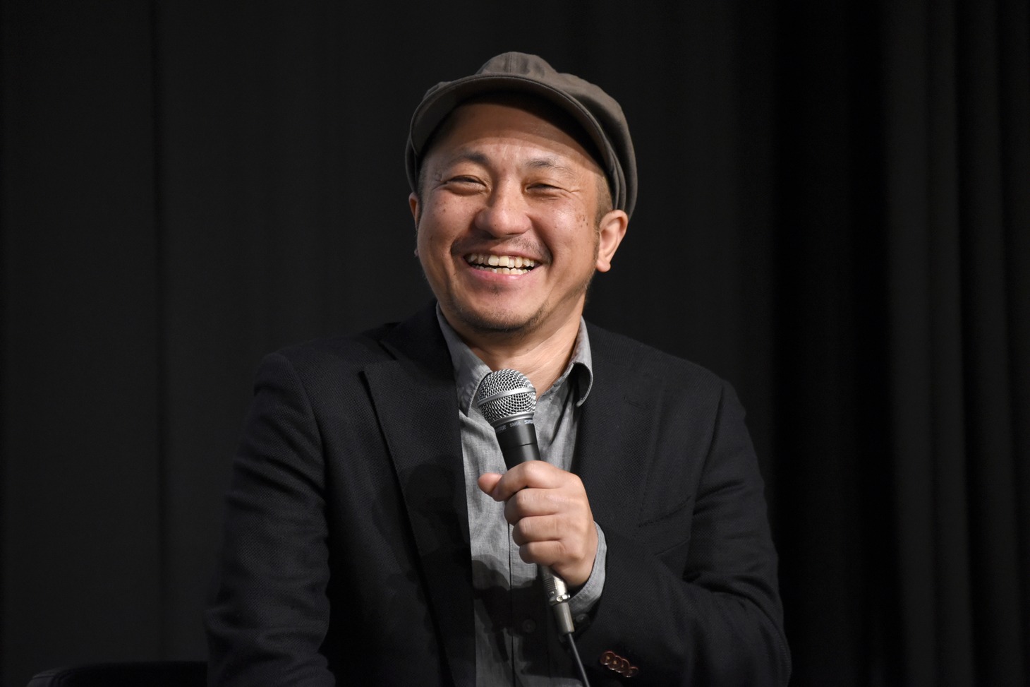 「血まみれのシーンを笑いながら撮る人」と門脇麦に暴露され、「今回はないでしょ！」と慌てる白石和彌。