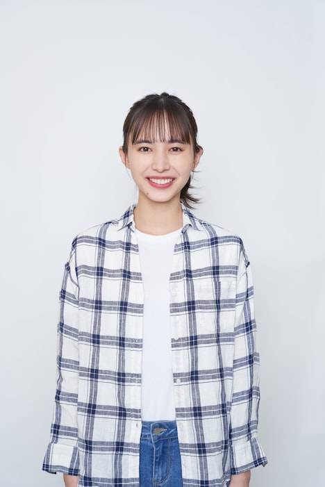 皆本頼子役の井桁弘恵。