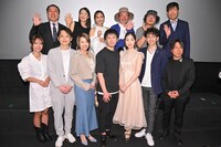 前列左から高梨瑞樹、平川裕成、高橋里帆、鳥羽潤、濱田英里、関口まなと、市川範之。後列左から瀬古口精良、野村真美、岡田結実、木村祐一、山口通平、友田ゆうき。