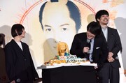 「大名倒産」完成披露試写会の様子。