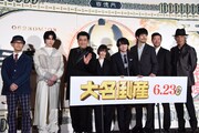 「大名倒産」神木隆之介は桜田通を逃がさない、松山ケンイチはずっとカメラ目線