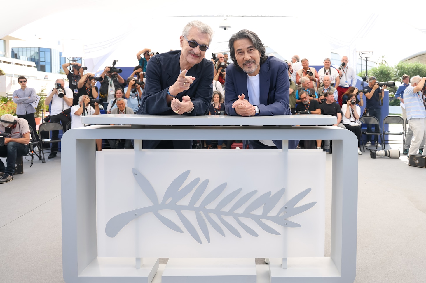 左からヴィム・ヴェンダース、役所広司。