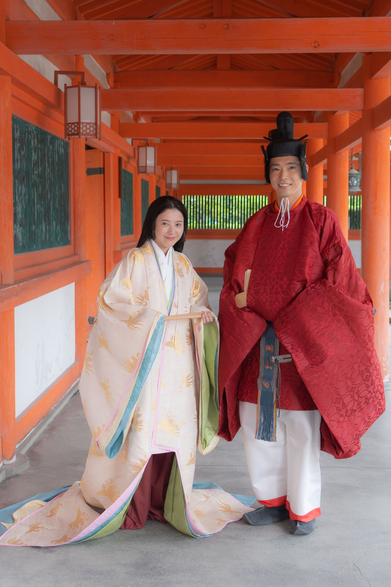 左から吉高由里子、柄本佑。