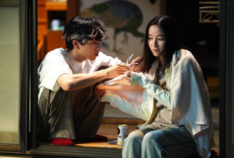 「バカ塗りの娘」新場面写真