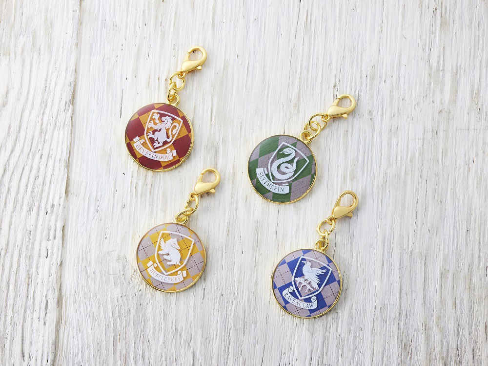ホグワーツの寮チャーム（全4種）