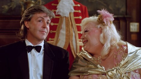 ポール・マッカートニー（左）