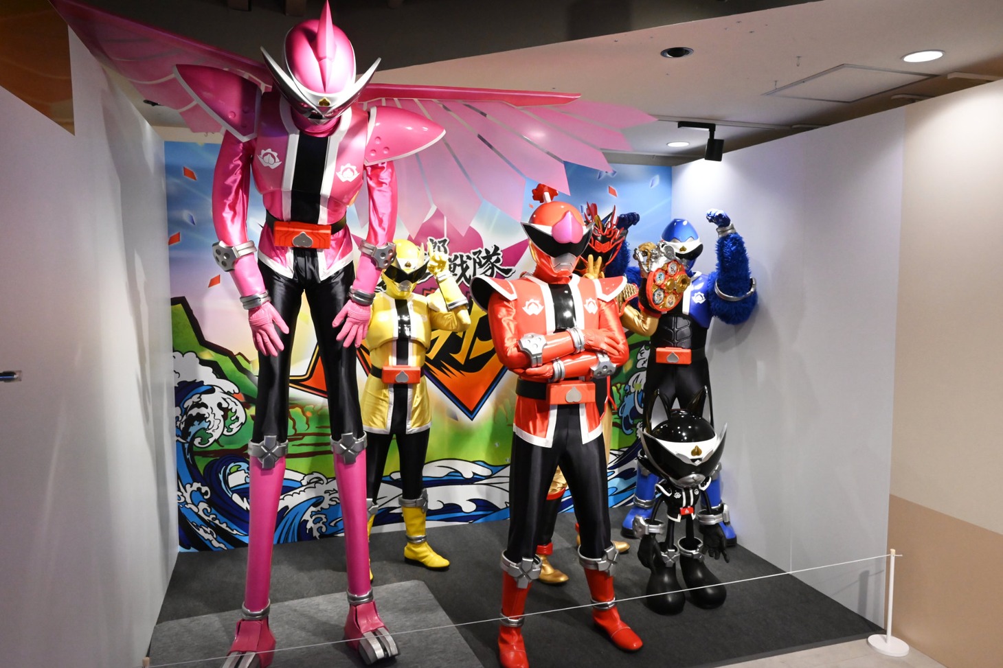 ドンブラザーズの立像。