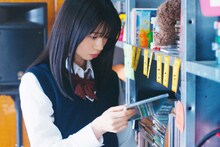 「交換ウソ日記」より、桜田ひより演じる黒田希美。