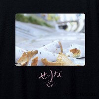 モトーラ世理奈コラボTシャツの背面デザイン（イメージ）。