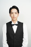 柏木淳二役の黒羽麻璃央。