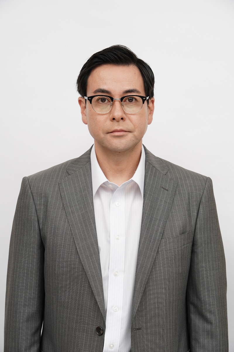 田波秋生役の鈴木浩介。