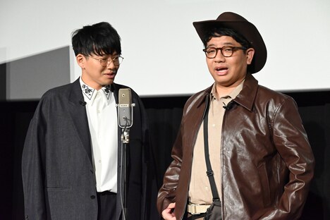 昴生（右）と亜生（左）。