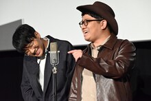 昴生（右）と亜生（左）。