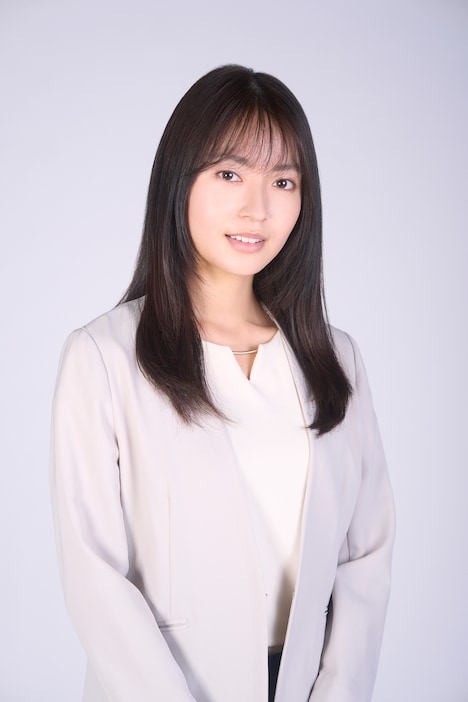 蓬田藤子役の田辺桃子