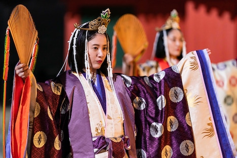 「光る君へ」撮影風景より、吉高由里子。