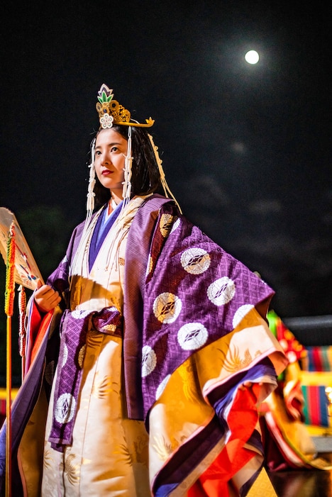 「光る君へ」撮影風景より、吉高由里子。