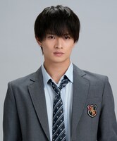 四鬼夕也役の浮所飛貴。